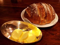 餐前面包-非常时髦餐厅VUE Restaurant(外滩茂悦大酒店)