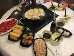 -鲜入围煮花胶鸡海鲜火锅