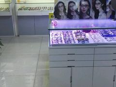 -提一眼镜·蔡司·依视路(小寨店)