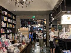 -钟书阁(松江泰晤士小镇店)