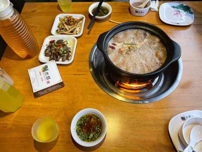 藕然间(太白路总店)-"「藕遇鲜排鲜蹄锅」应该是这个店的招牌吧.