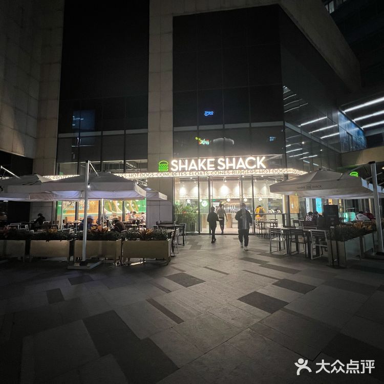 shake shack 加班狗首选，营业到晚上22点
