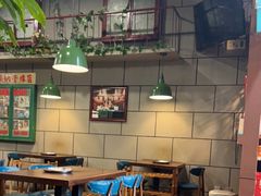 大堂-超越炭火牛蛙火锅鸡(河东店)
