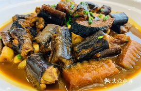 Eel Tube with Pumpkin