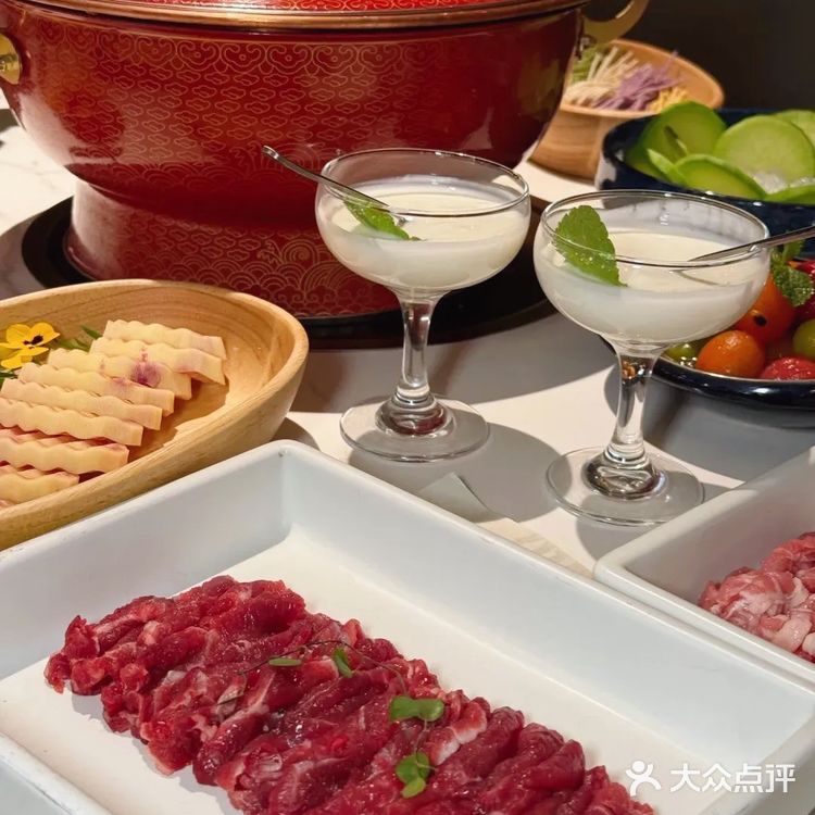 圣诞季约会 艾特饭搭子梧桐树下温暖滋味