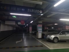 -证大·大拇指广场-地面停车场