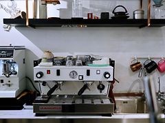 餐具摆设-茶是一枝花泡茶店