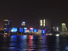 -黄浦江游览十六铺3号码头网红自助餐