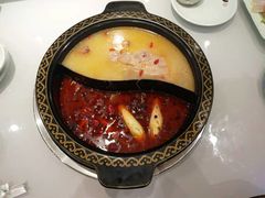 酸萝卜老鸭鸳鸯锅-gleeglee乐溢亦茶(合生汇店)