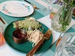 敲糖椒麻鸡丝凉面-蜜桃花开·中西融合菜E&W(南长街店)