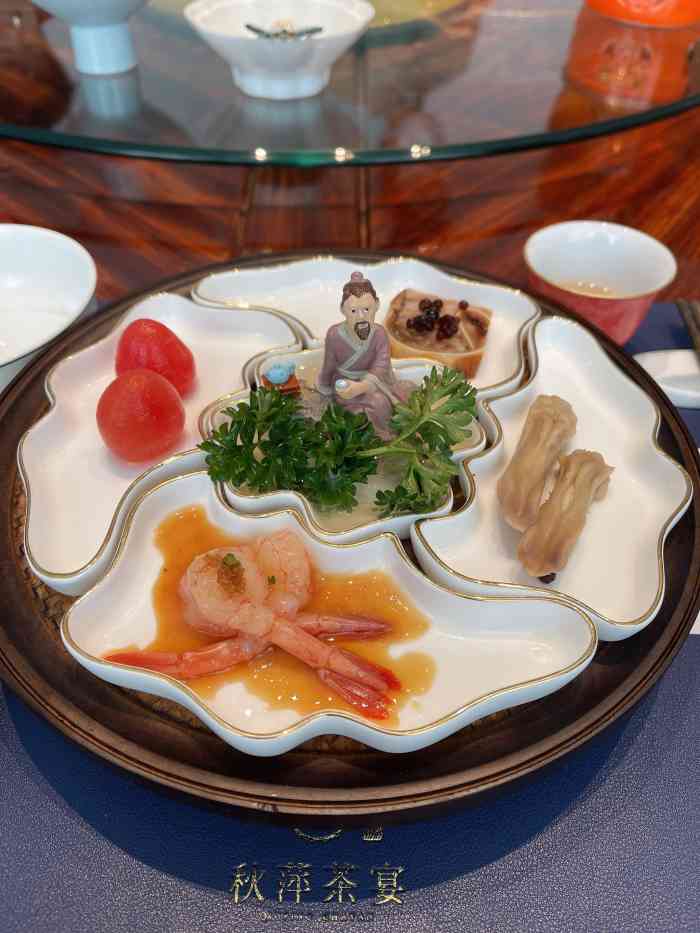 秋萍茶宴(东大名路店)-"特别隐秘的一家店,从门口到停车场都是破旧.