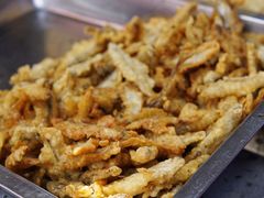 炸小黄鱼-歙县古城小吃一条街