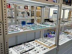 -无奔眼镜·蔡司·依视路授权店(朝阳大悦城店)