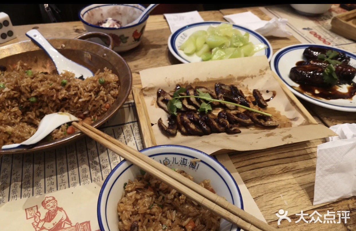 很久之前被種草的臘味炒飯,滷雞爪,這次終於沒有錯過