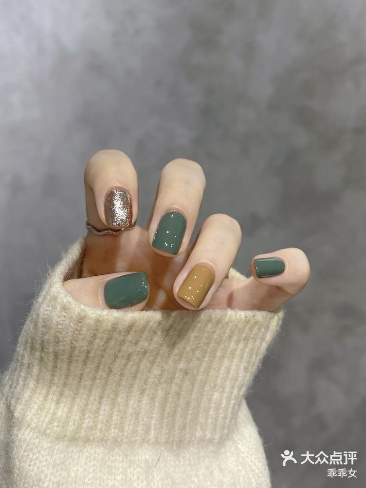 06 关注 初秋美甲💛莫兰迪黄绿色系 简约大气的莫兰迪黄绿配色美甲