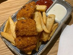 英式炸鱼配宽薯-HELLO 27 意面·沙拉·帕尼尼