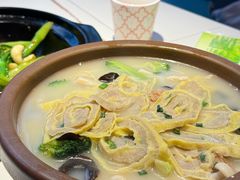 -阿瓦山寨·湘菜现炒·剁椒鱼头王(咸阳总店)