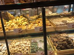 面包甜点陈列柜-宏发红西饼屋(天津路店)