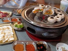 -围炉肉舍•炭烤活鳗•丹东海鲜烤肉(步行街店)