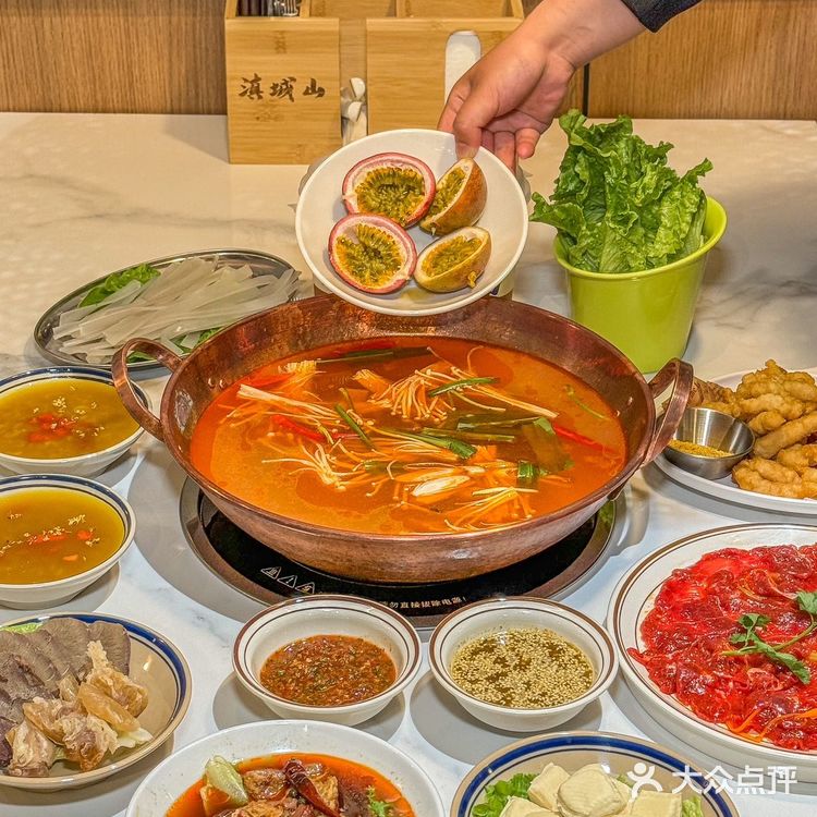 在大融城新开了一家云南酸菜火锅店，味道是真的好