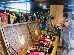 -BAPE STORE®(斯普瑞斯奥特莱斯店)