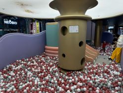 -奈尔宝·国风主题儿童乐园·亲子餐厅(豫园商城店)