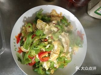 青椒炒鸡蛋.简单快捷又好吃！