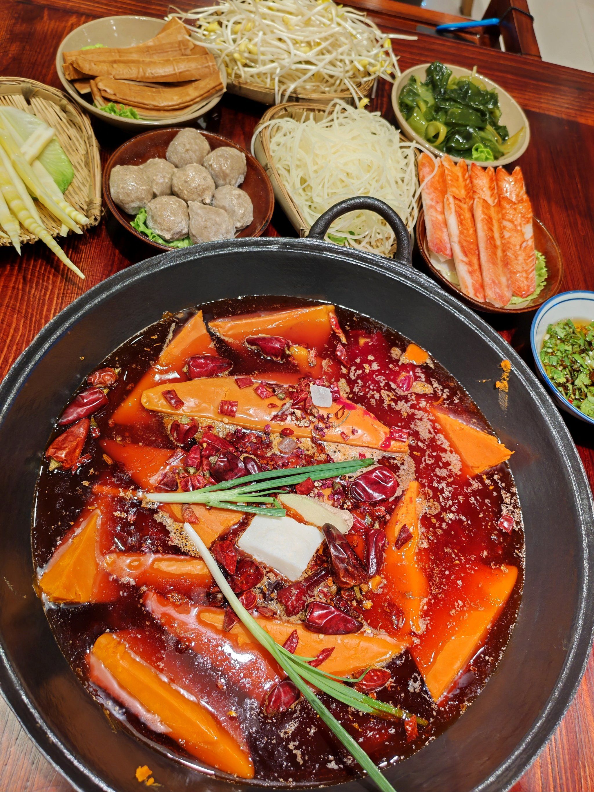 救命啊,这家火锅店太辣了,爱吃辣赶紧来挑战下