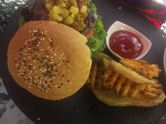 -HIGH FIVE哈福手工汉堡(桂林路店)