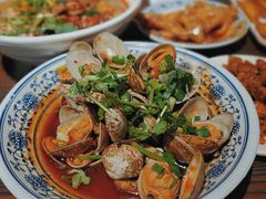 -爆炸头阿姨小四川正宗川味小吃(无任何分店)