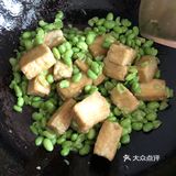 夏日里的美味之炸臭豆腐炒毛豆来啦