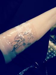 手臂-怪咖纹身刺青