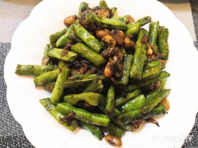 一定焯水后再进行烹饪，下面我就来讲一下是哪3种蔬菜吧！