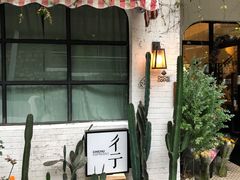 -彳亍咖啡·这里(水湾路店)
