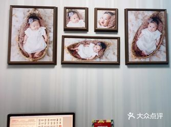 合影拍的也很自然，每张都想留着