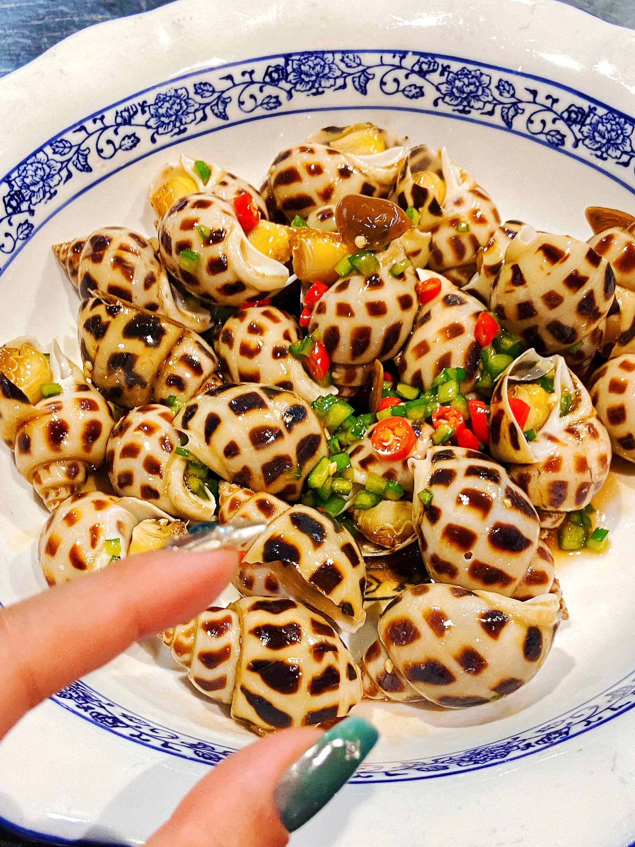n
湛江白切鸡味道正,皮爽肉滑[色]广州数一数二
白灼花螺大只味鲜