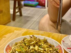 酸菜拌折耳根-榕江牛瘪牛肉火锅