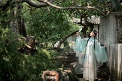 -一揽芳华汉服旗袍体验馆(拙政园店)