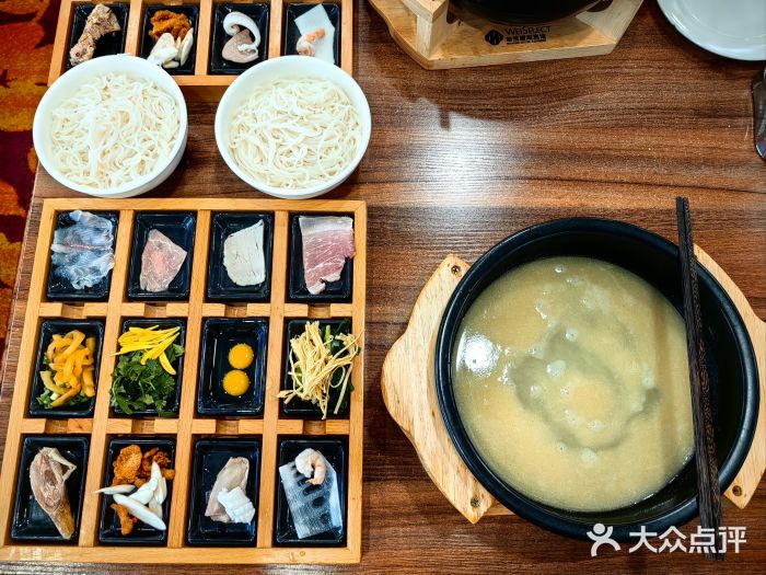 维笙望湖·天膳源蒙自过桥米线图片