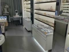 -视野联行眼镜•蔡司•依视路(温江店)