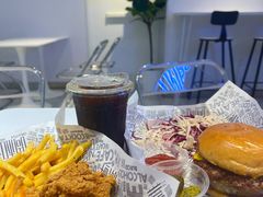 -TRIPS BURGER(大钟寺店)