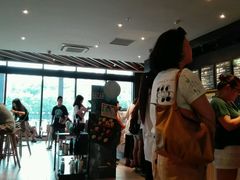 -星巴克臻选(莘庄仲盛店)