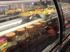 自助取餐区-么肆烤肉·中式自助·烤肉大排档(街道口季佳PAI店)