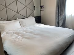 -桔子酒店(上海西藏北路地铁站店)