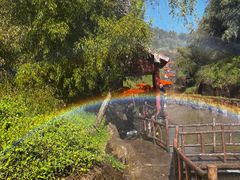 -雪山彩虹谷景区