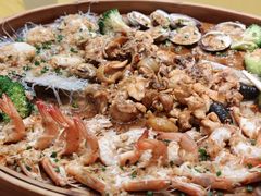 特色簸箕走地鸡海鲜拼盘盘-百年恒益烧腊海鲜酒家·非遗传承(广州黄埔店)