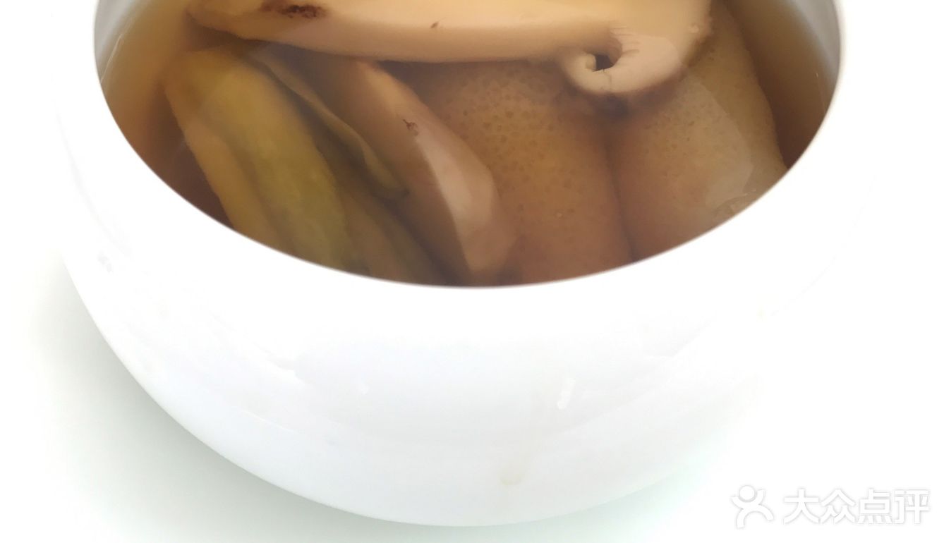 每样餐食小而精致，用完一道上一道