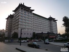 酒店门前的停车场-西安永宁门大景城堡酒店