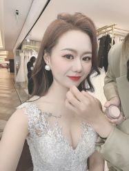 -现代经典婚纱摄影