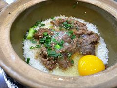 窝蛋牛肉饭-红星光发煲仔饭(文海店)